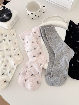 Halbtransparente Damensocken mit Blümchen
