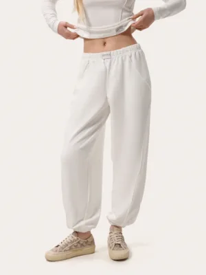 Jogginghosen mit Ziernähten in Milchfarbe
