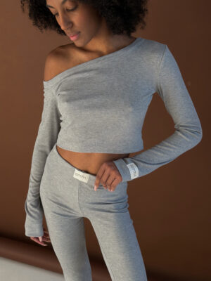 Graues Ripp-Set: verkürztes Longsleeve und Leggings