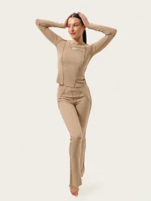 Geripptes Set in Cappuccino: Langarmshirt und Schlagleggings