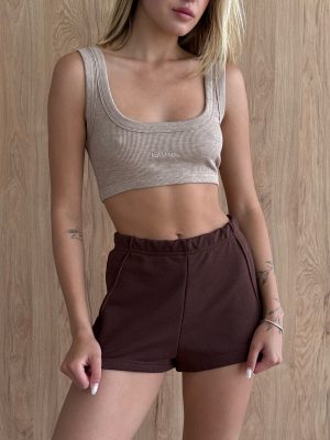 Verkürzte schokobraune Shorts aus Dreifach-Fleece