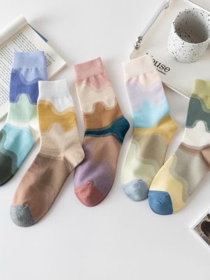 Set aus pastellfarbenen Socken mit gewelltem Abschluss