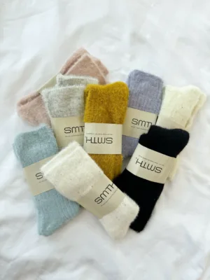 Warme flauschige Socken in Pastellfarben
