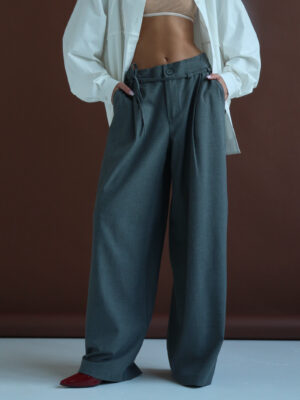 Klassische dunkelgraue Hose mit Kordelzug