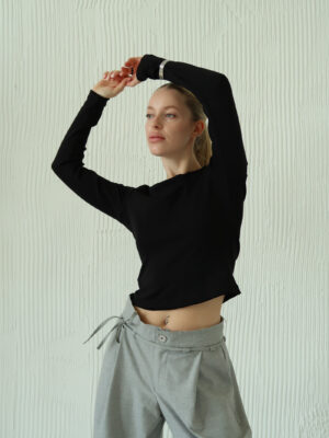 Basic schwarzes Slim-Langarmshirt aus Modal