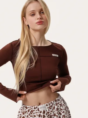 Cropped Longsleeve mit Außennähten – Schokoladenbraun
