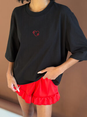 Startseite-Set: schwarzes T-Shirt mit Stickerei und Shorts mit Rüschen