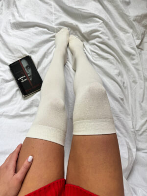 Milchfarbene Basic-Overkneesocken