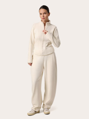 Milchfarbenes Set aus Premium-Fleece mit figurbetontem Zip-Hoodie