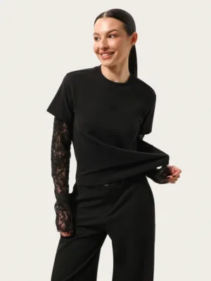 Schwarzes Longsleeve mit Spitzenärmeln und Stickerei