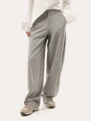 Hellgraue Basic-Hose mit Steppnähten