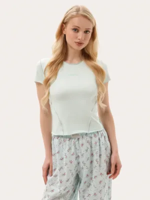 Mintgrünes Baumwoll-Slim-Fit-T-Shirt mit Logo-Stickerei