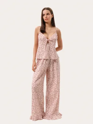 Rosa Musselin-Pyjama mit Leopardenmuster: Top und Hose mit Rüschen
