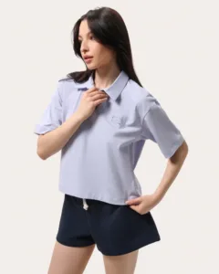 Kornblumenblaues Poloshirt mit lockerer Passform
