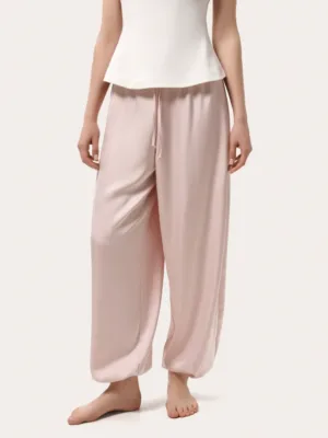 Puderfarbene Satinhose mit Kordelzug am Saum