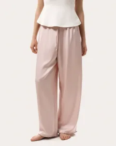 Puderfarbene Satinhose mit Kordelzug am Saum