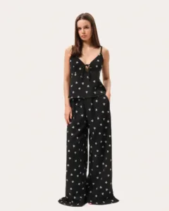 Schwarzer Musselin-Pyjama mit Herzchen: Top und Hose mit Rüschen