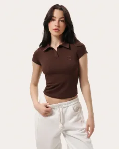 Schokoladenbraunes tailliertes Poloshirt