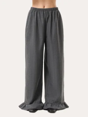 Gestreifte Hose mit Rüschen – Grau